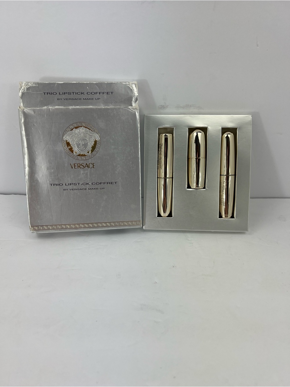 VERSACE TRÍO VINTAGE LIPSTICKS COFFRET SET WITH MEDUSA LOGO, IN GOLD COLOR - Picture 3 of 14